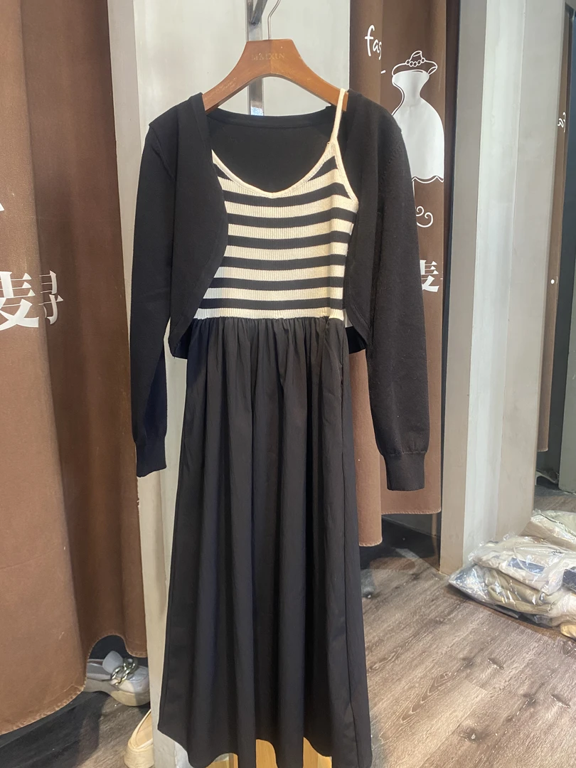 法式高级感针织连衣裙条纹拼接吊带裙两件套女春装