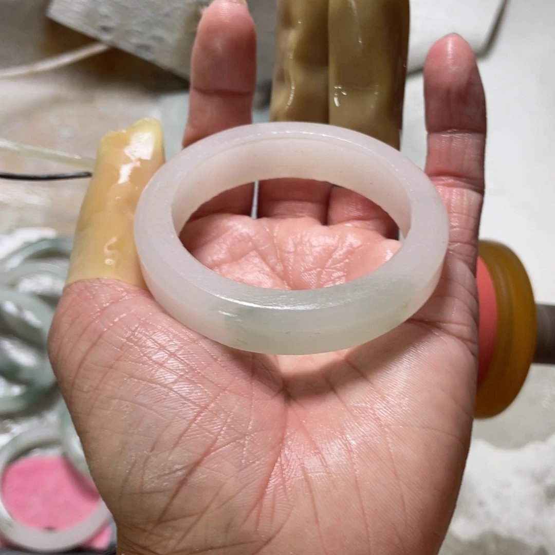 石英质玉手镯未镶嵌每*天定制