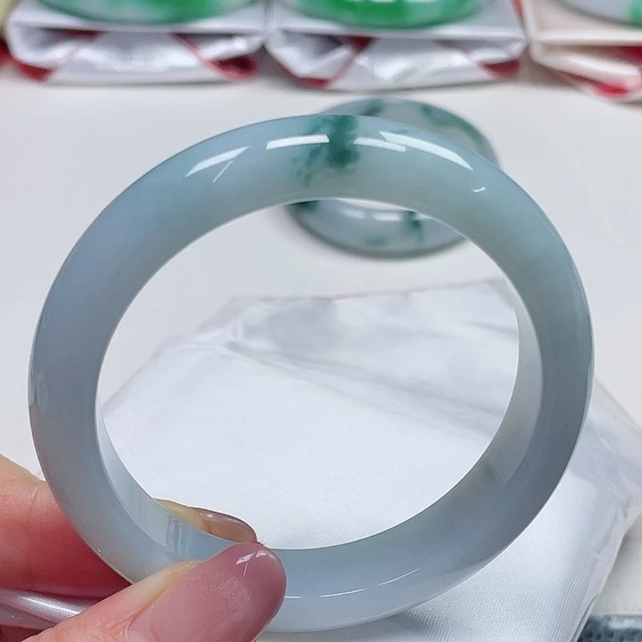 翡翠手镯未镶嵌缅甸翡翠