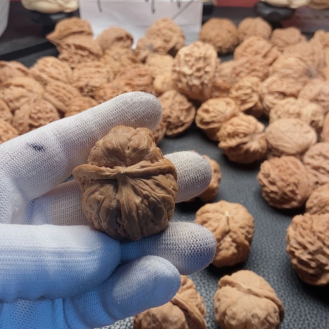 懒***鹏文玩核桃吊坠蛤蟆三棱