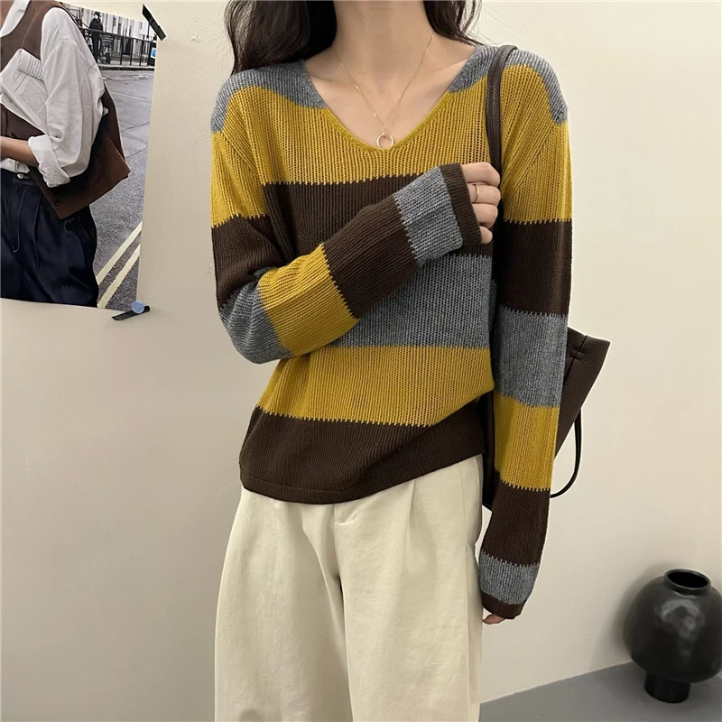 2025春秋新款V领条纹拼色针织衫女时尚长袖打底衫显瘦套头毛衣女
