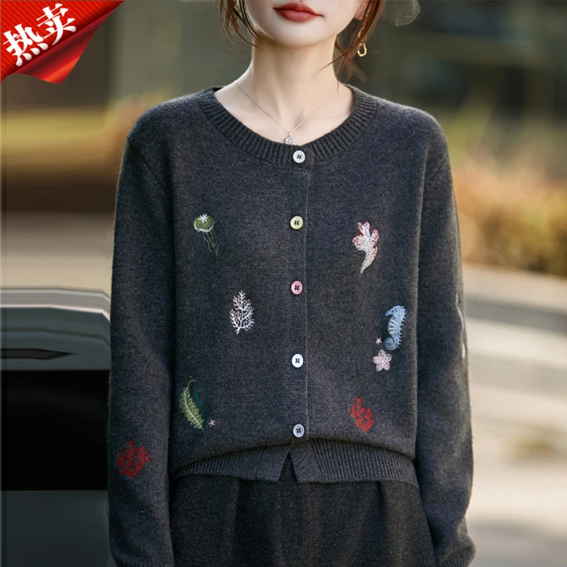 时尚品牌正品重工绣花长袖针织开衫上衣时尚圆领彩扣短外搭秋冬