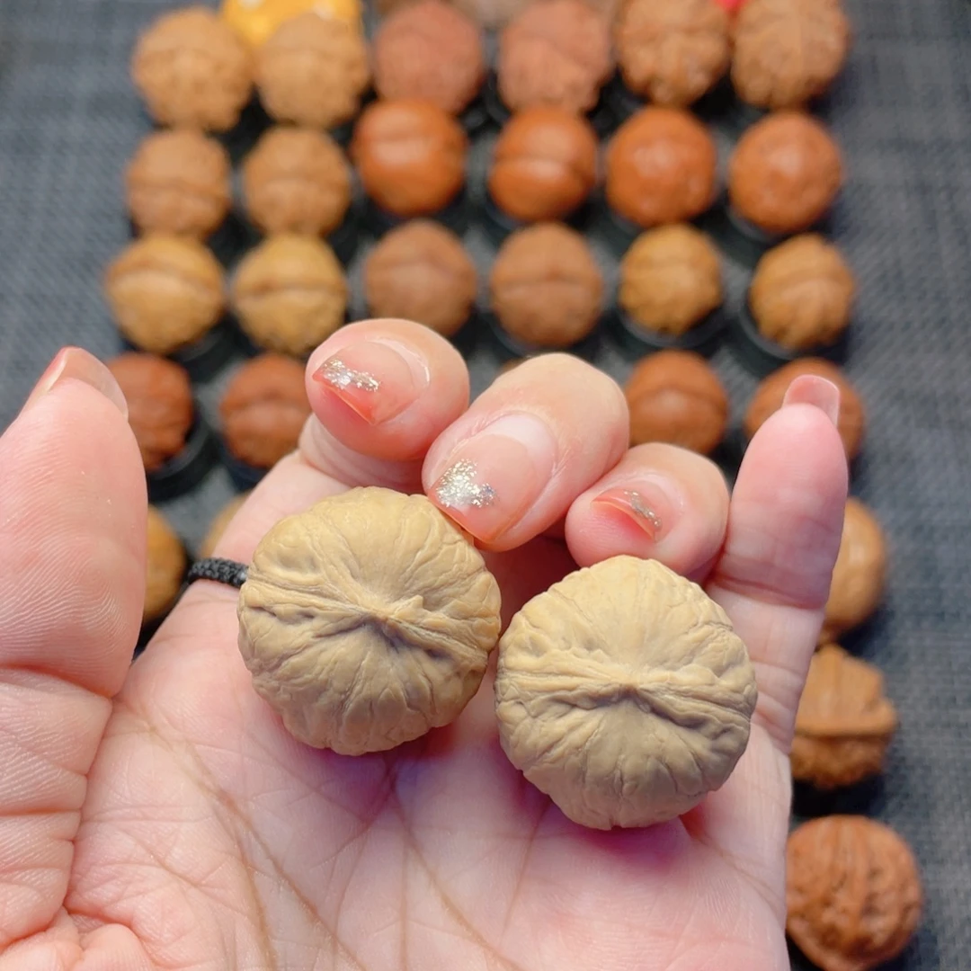 铿***瑰文玩核桃把件白月光