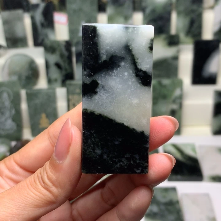 独山玉颈饰未镶嵌