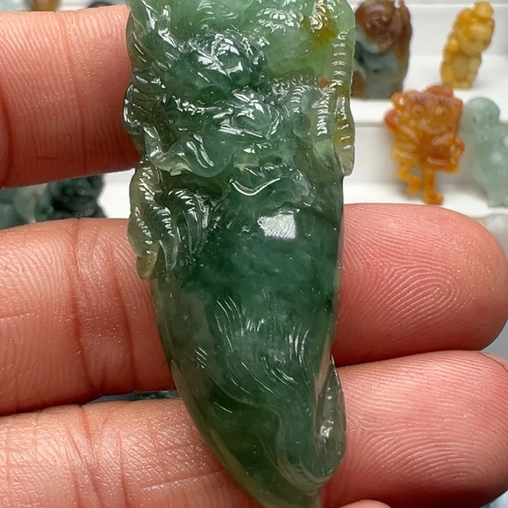 翡翠未镶嵌颈饰翡翠首饰