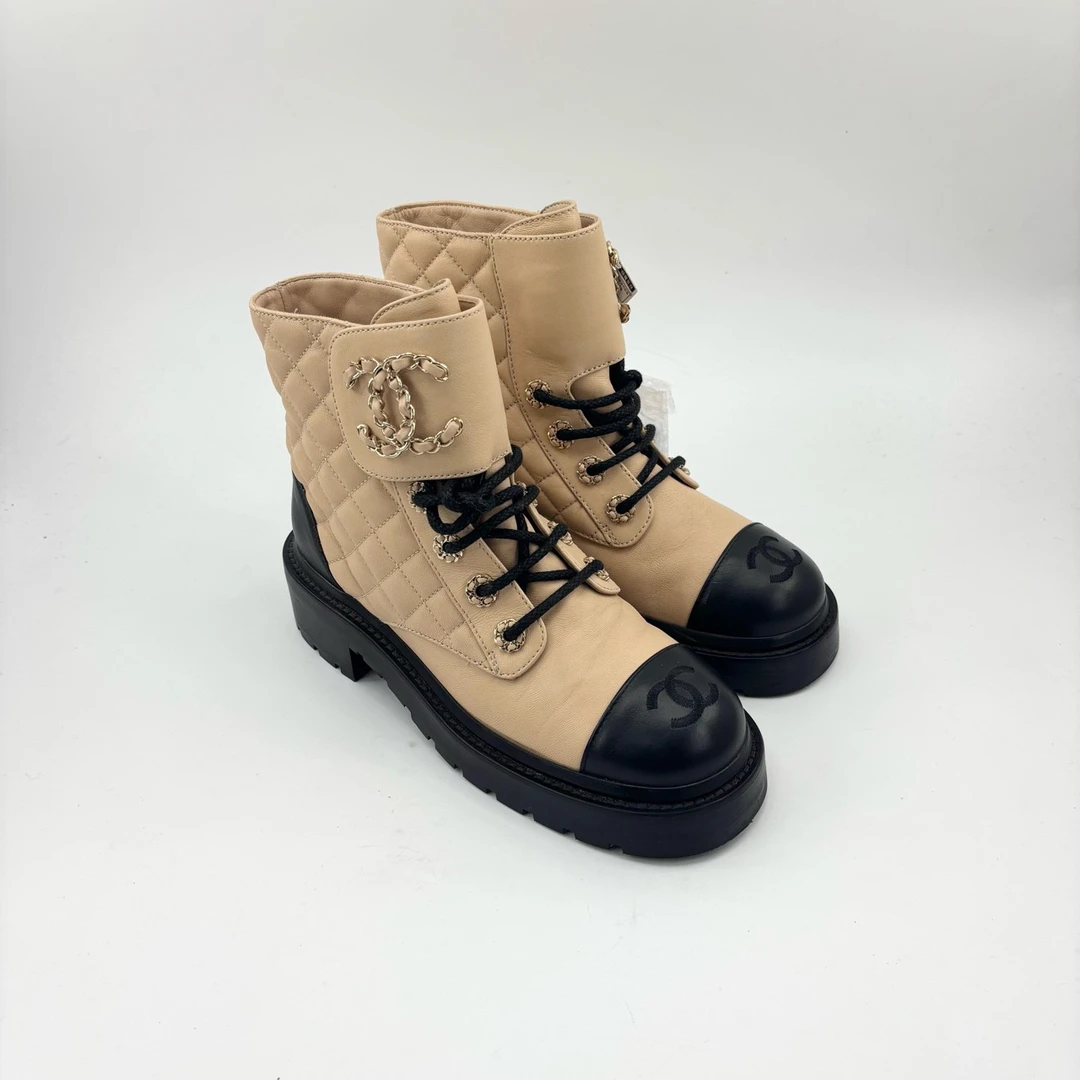 chanel/35.5码/裸色拼黑双c短靴/98新/pp426393