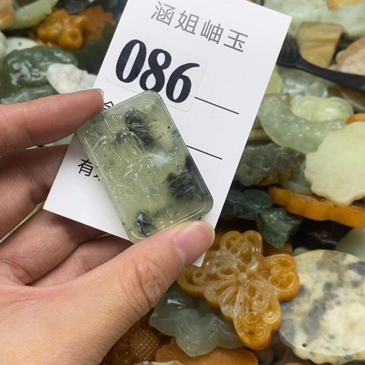 未镶嵌蛇纹石玉颈饰