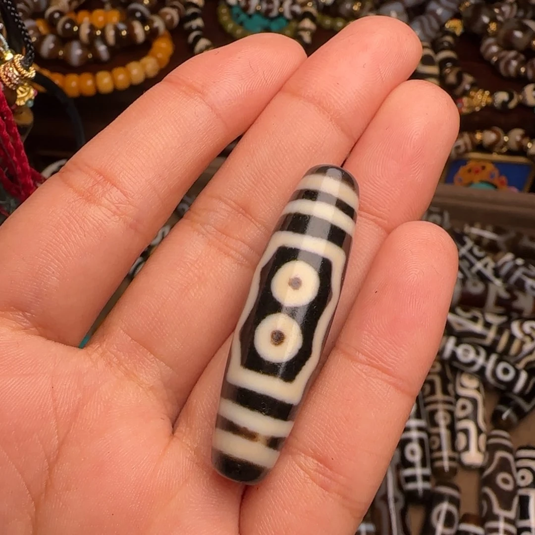 白玉菩提吊坠是**丫吊坠