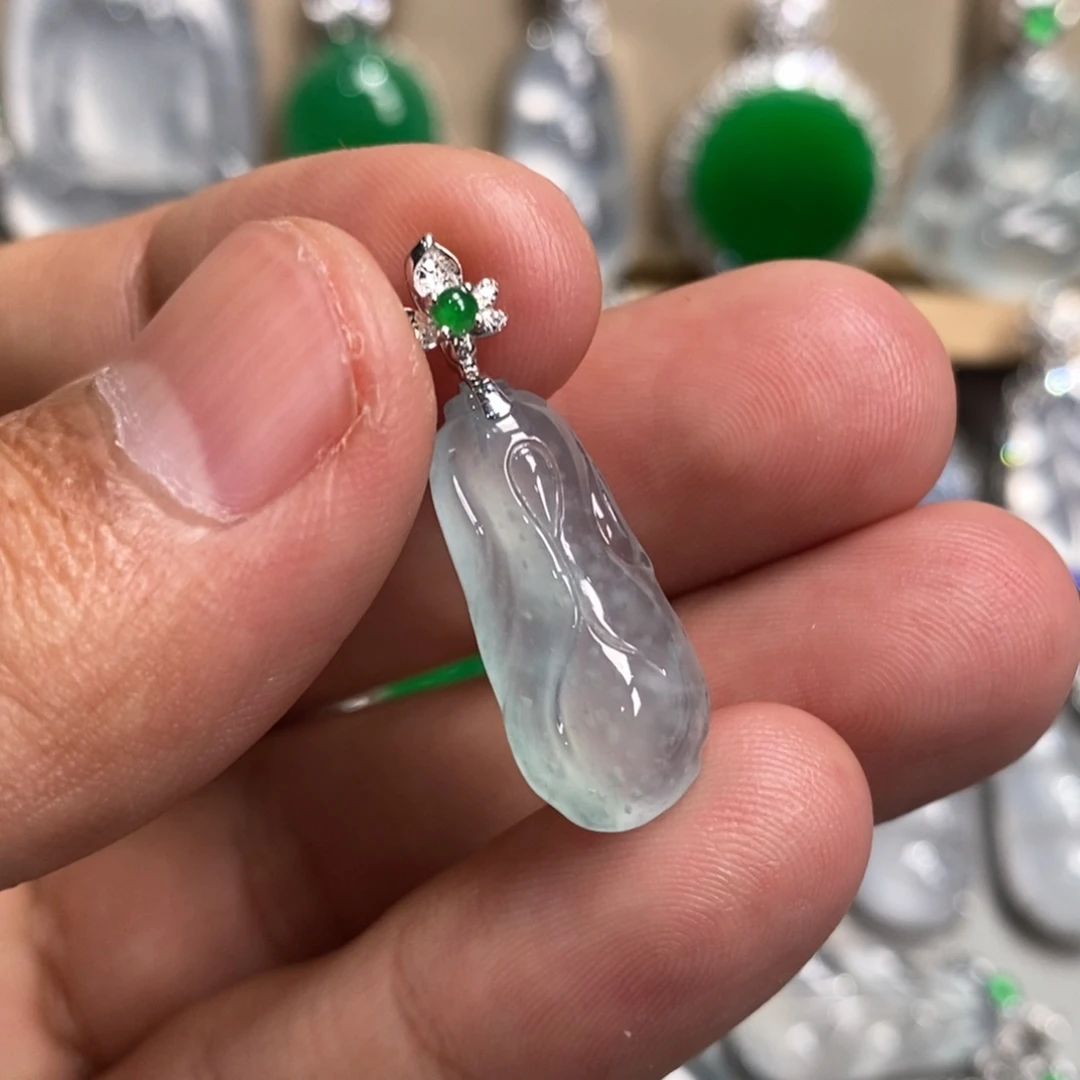 翡翠吊坠(不含链)18K金镶嵌