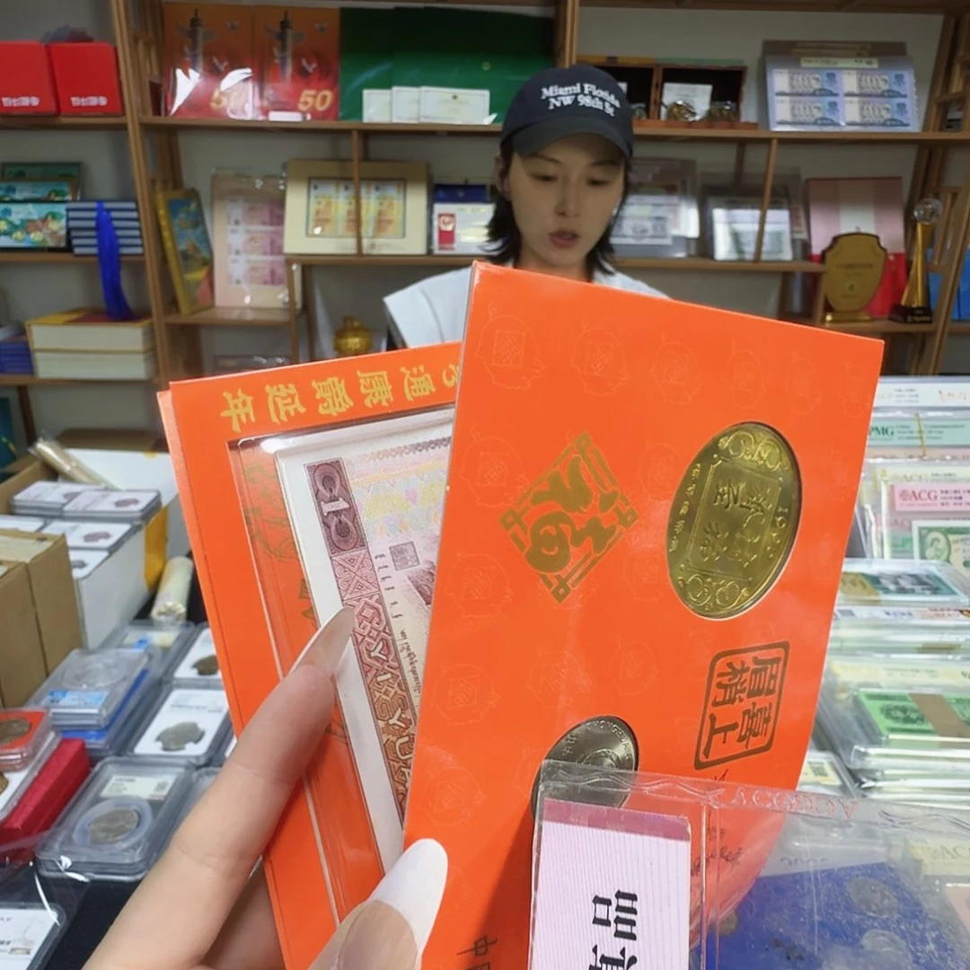 其他普通金属猪生肖章币册