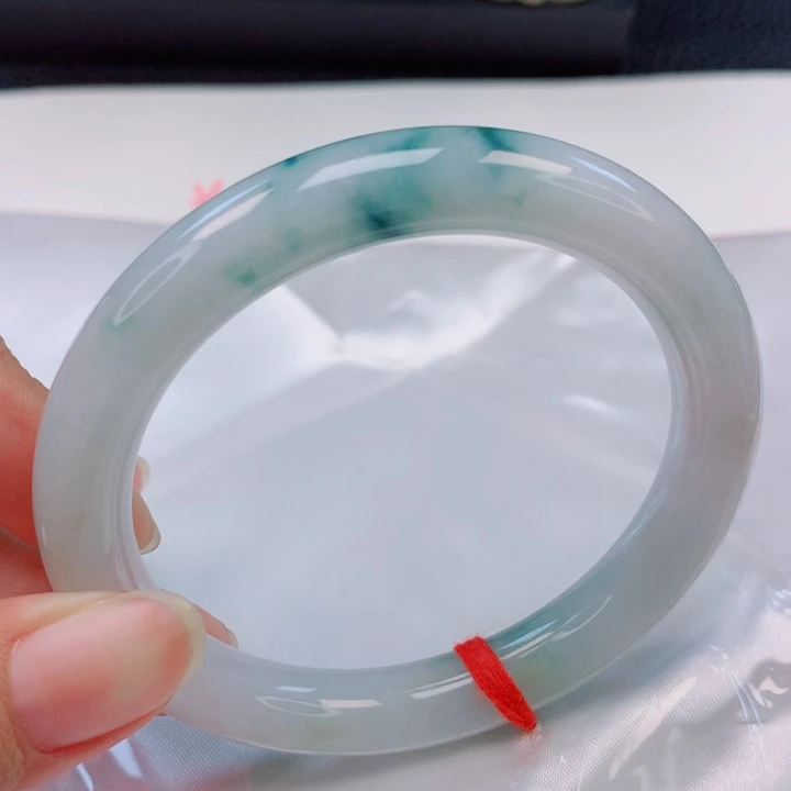 姗***～未镶嵌手镯（圆镯）翡翠
