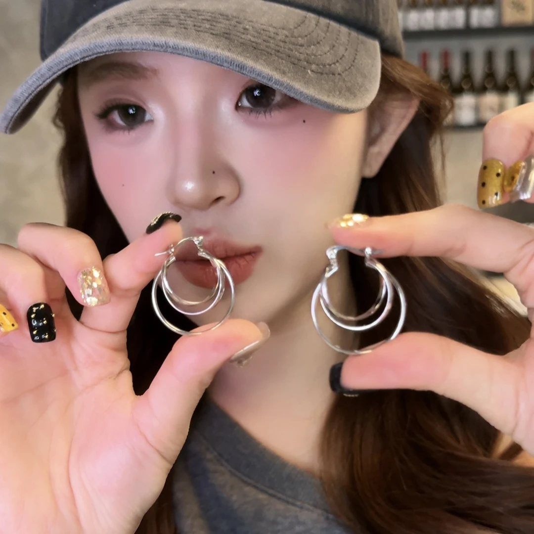 铜合金耳饰 银色立体三圈交叉耳钉简约高级感耳环气质方圆脸耳扣