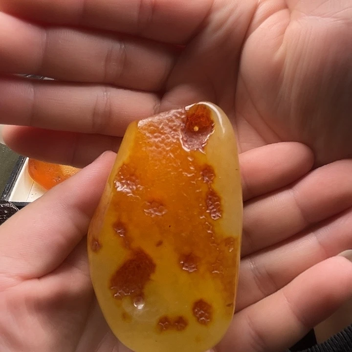 王***油定制琥珀未镶嵌纯天然蜜蜡吊坠