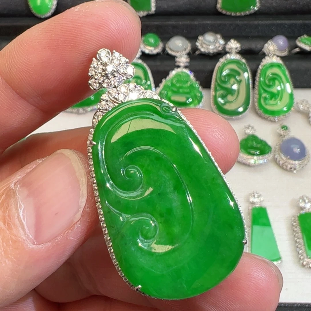 翡翠吊坠(不含链)18K金镶嵌