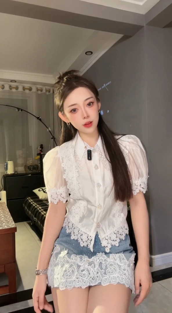 夏季新款高级感法式减龄洋气拼接蕾丝花边泡泡袖衬衫女小个子上衣