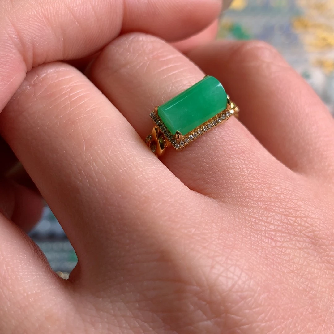 18K金镶嵌戒指翡翠戒指