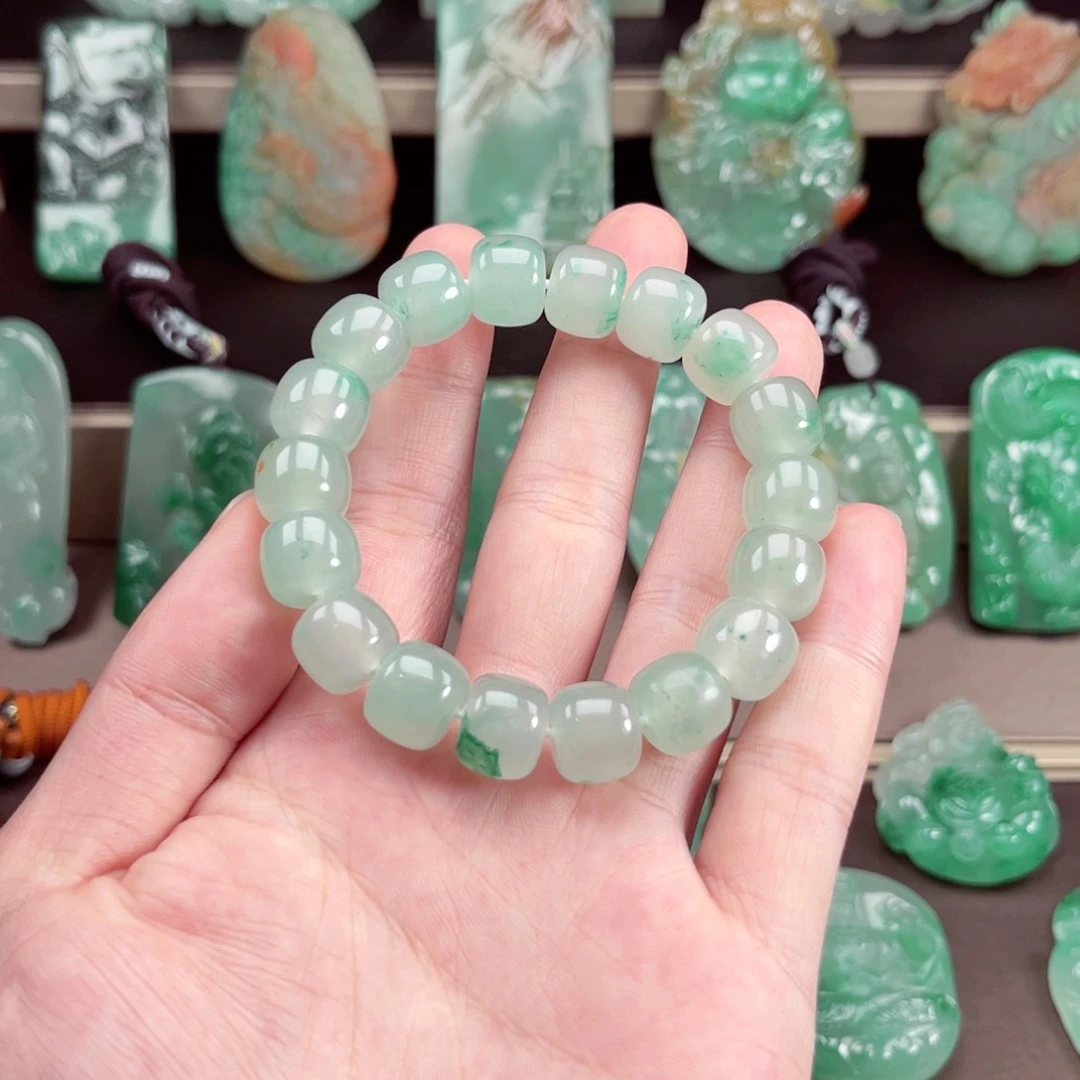 颈饰未镶嵌石英质玉昊*