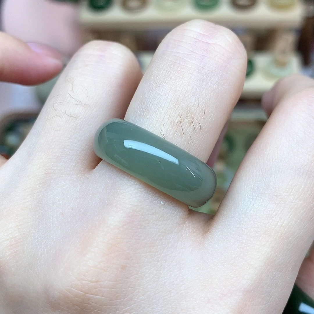 和田玉戒指未镶嵌海蓝之谜