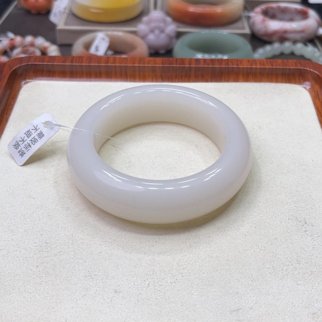 未镶嵌手镯石英岩玉苗****_