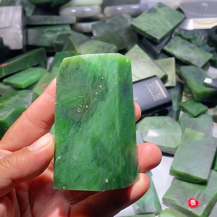 和田玉（碧玉）未镶嵌手镯