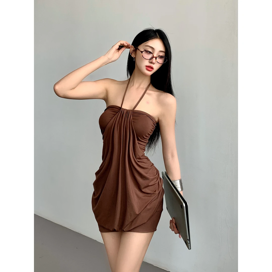 辣妹系带挂脖包臀连衣裙女2025夏季新款设计感垂感收腰灯笼裙