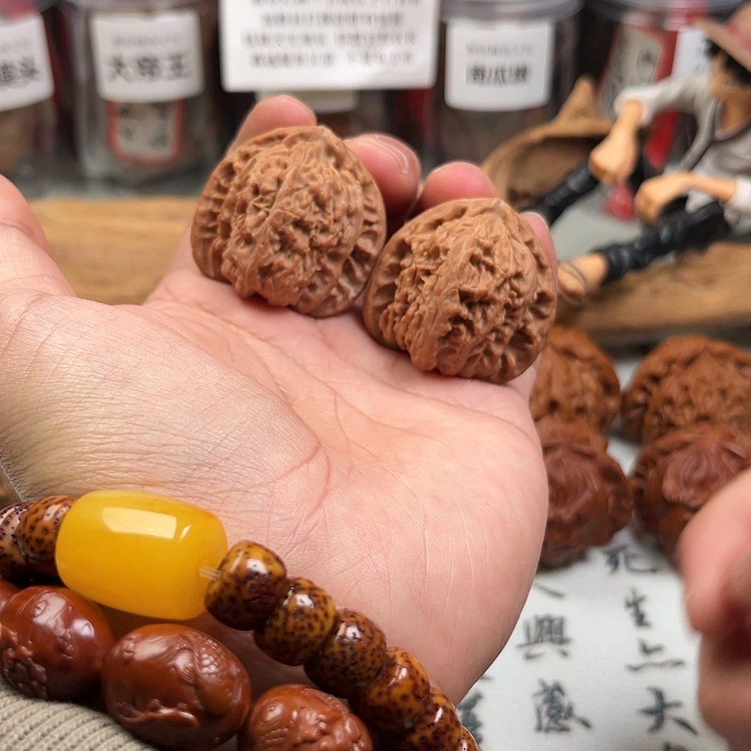 文玩核桃吊坠36尺三角白全品