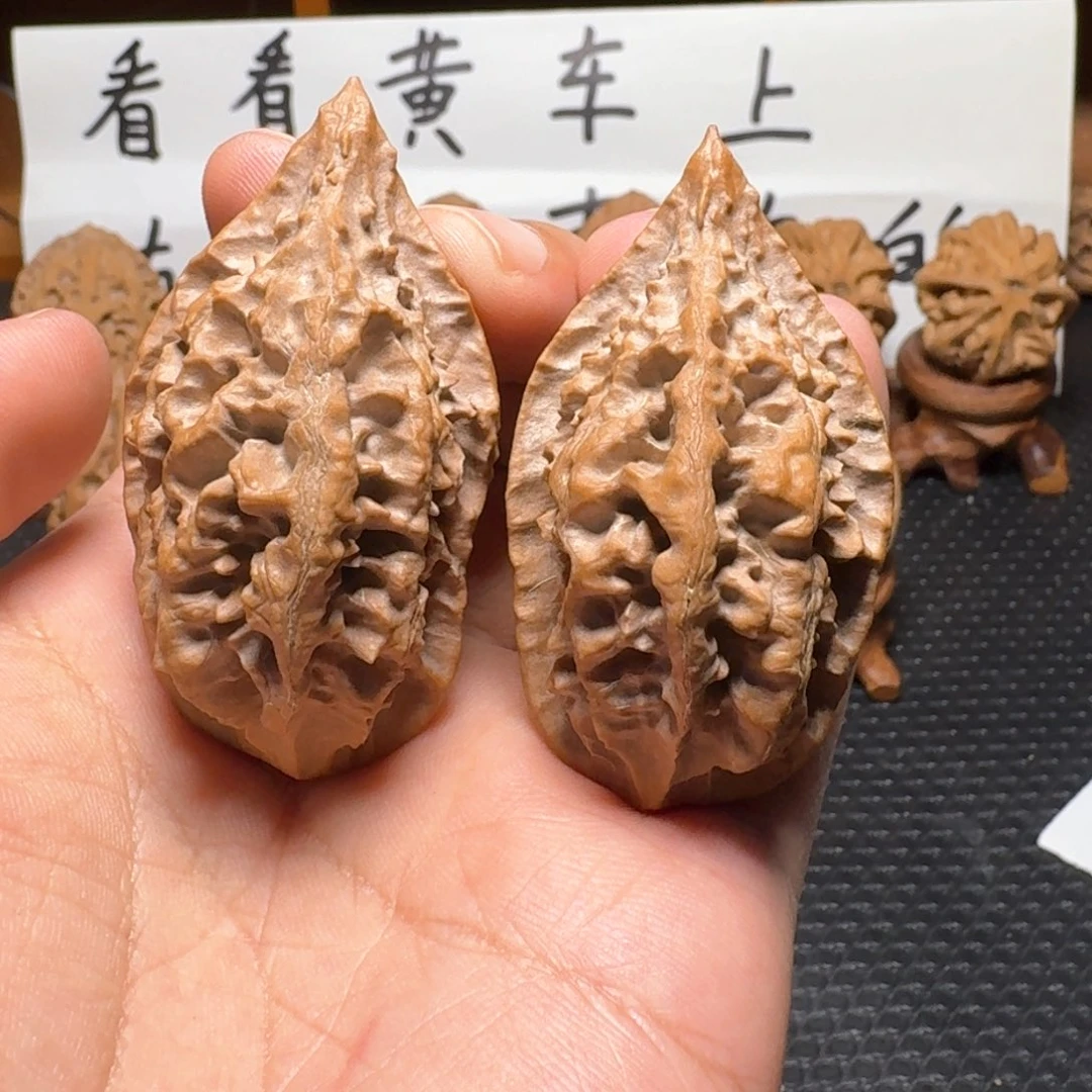 文玩核桃把件龙鳞绣花鞋