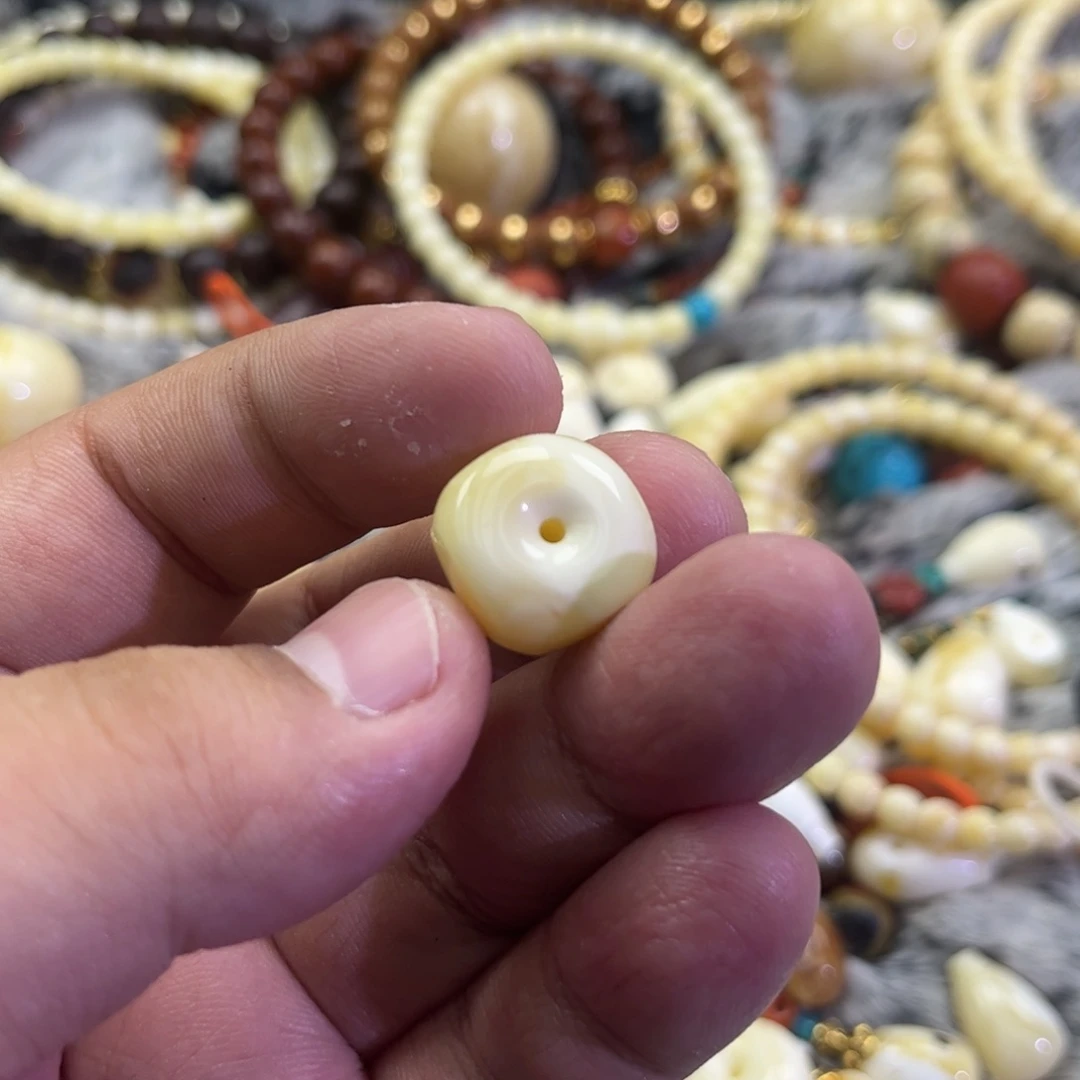 琥珀未镶嵌珠宝奇石30