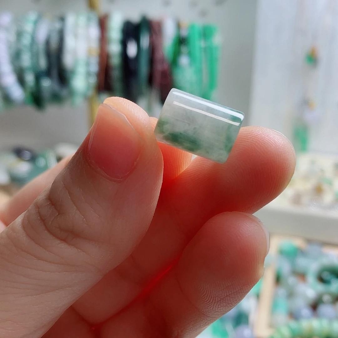 翡翠未镶嵌颈饰大孔桶珠