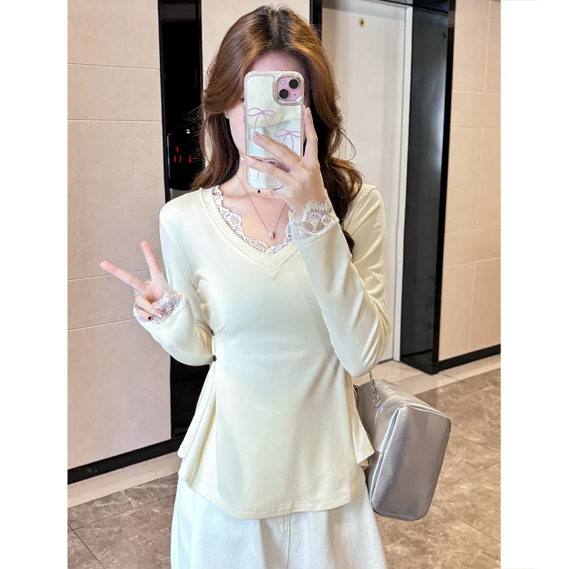 纯欲风蕾丝拼接长袖T恤女春秋新款设计感打底衫纽扣掐腰修身上衣