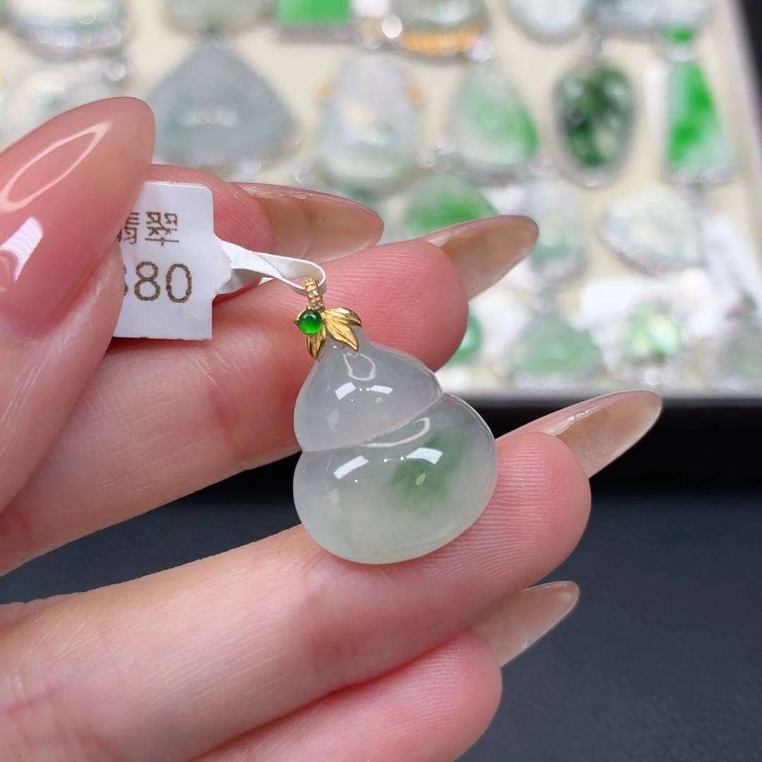 翡翠18K金镶嵌颈饰