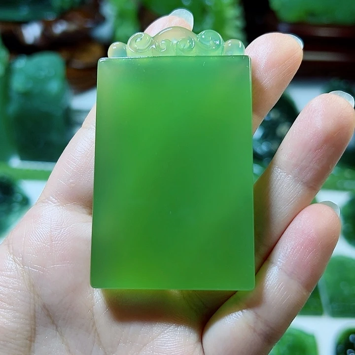 蛇纹石玉未镶嵌颈饰浩**辰