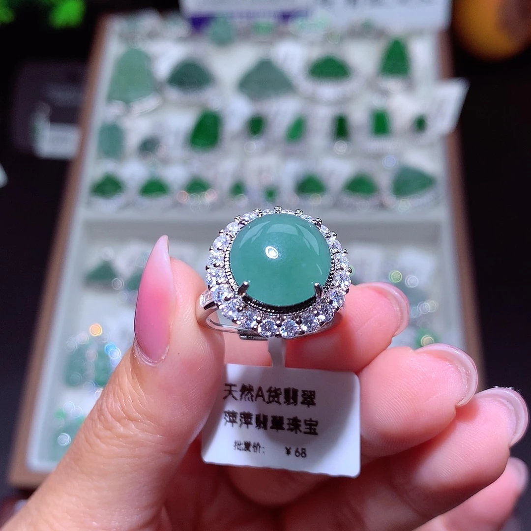 翡翠未镶嵌颈饰就****?翡翠