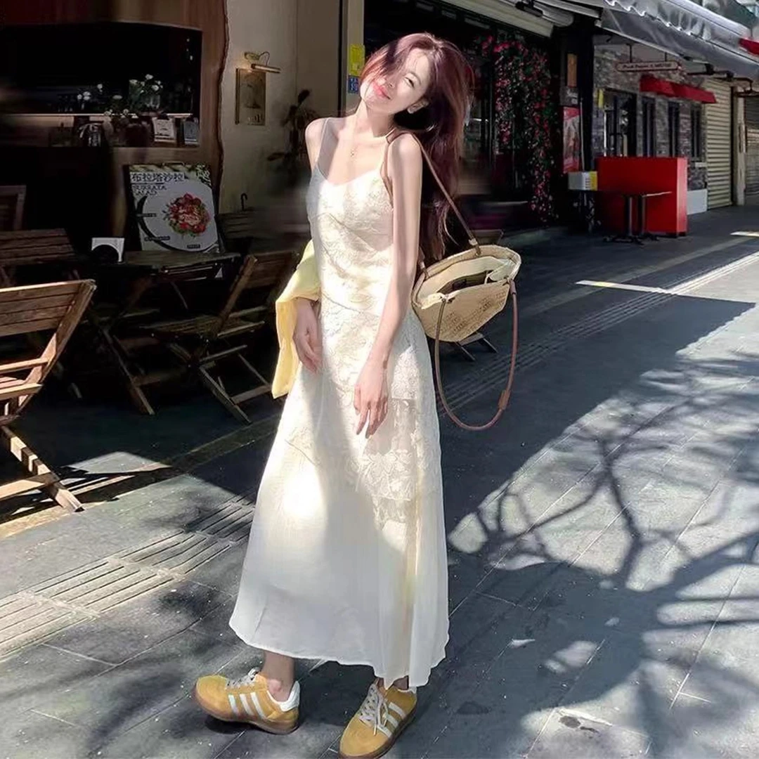 法式温柔风蕾丝无袖吊带连衣裙子女夏季2025新款海边度假白色长裙