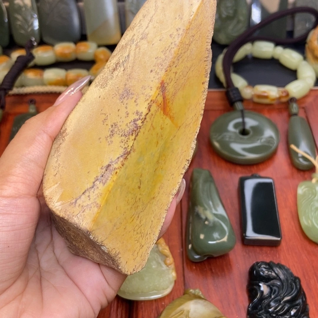 蓝***门未镶嵌岫岩河磨玉（透闪石质玉）把件