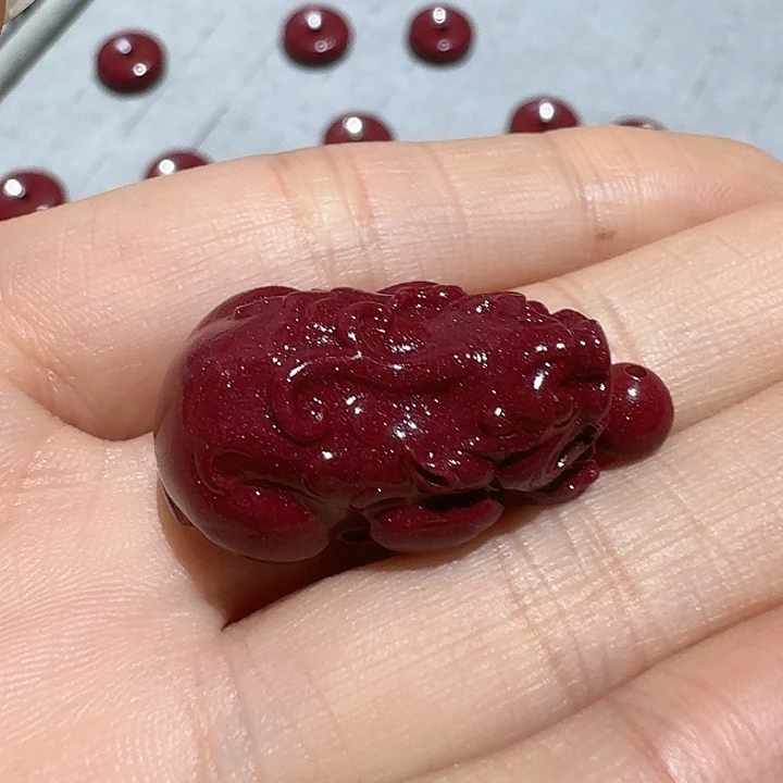 石英质玉颈饰合金