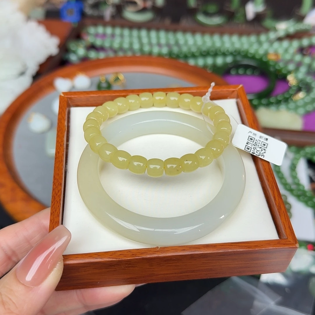 小***子和田玉未镶嵌手链手镯55.8拍一发二