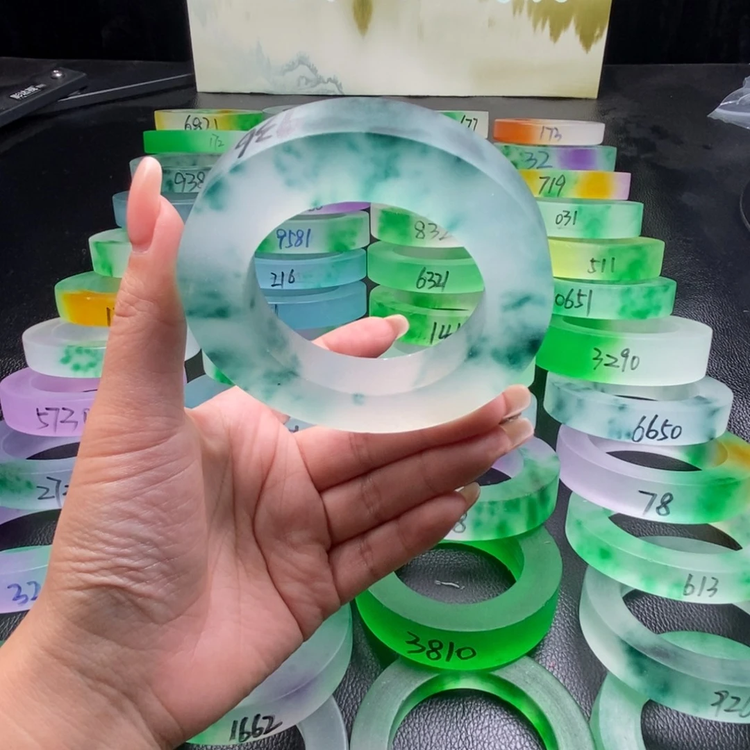 顺***然玉百搭时尚独龙翠手镯