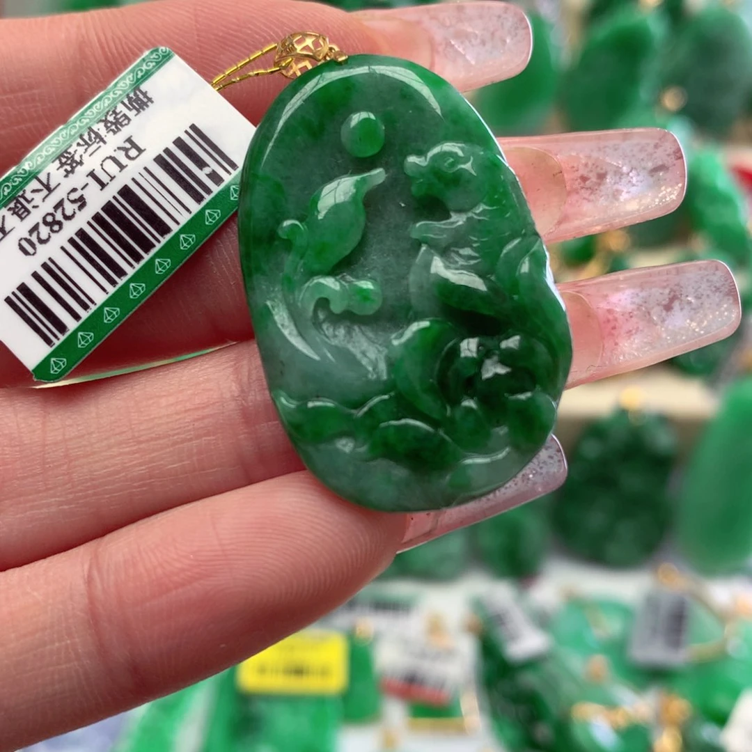 翡翠颈饰18K金镶嵌挂件