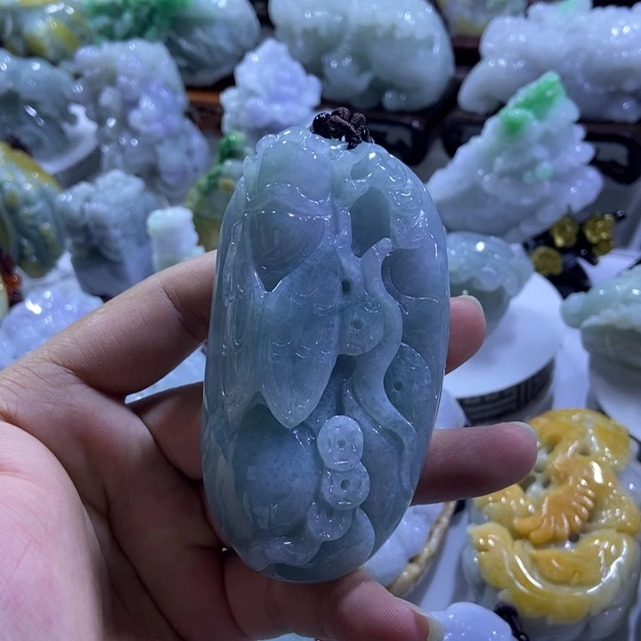 翡翠未镶嵌把件一鸣惊人