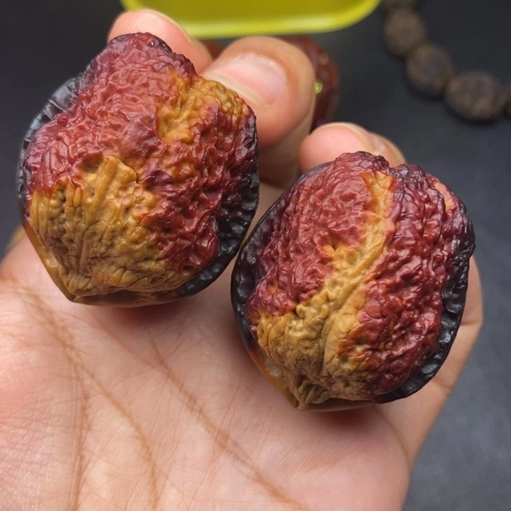 文玩核桃吊坠44尺鱼子金蟾