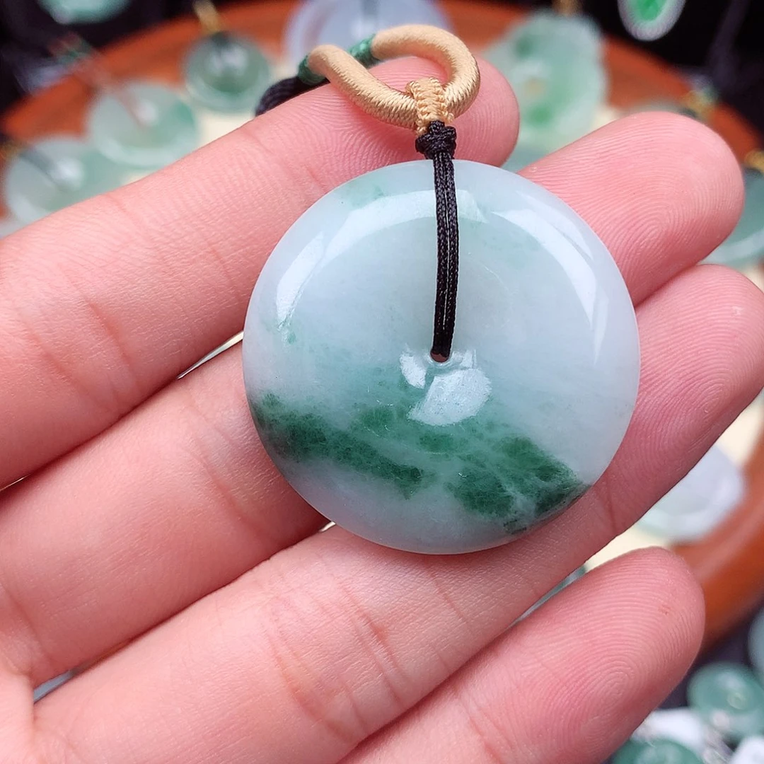 翡翠颈饰未镶嵌大平安扣