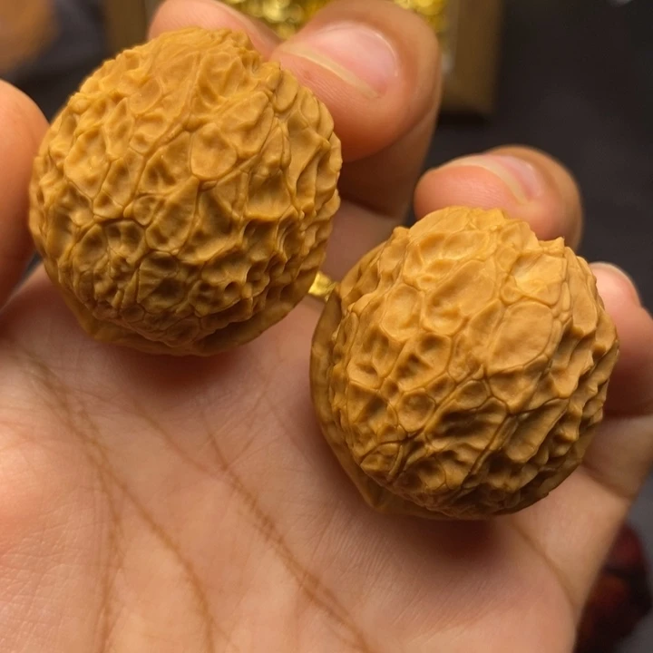 文玩核桃把件36尺铁龙珠