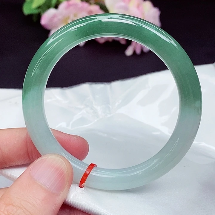 翡翠手镯未镶嵌56圈