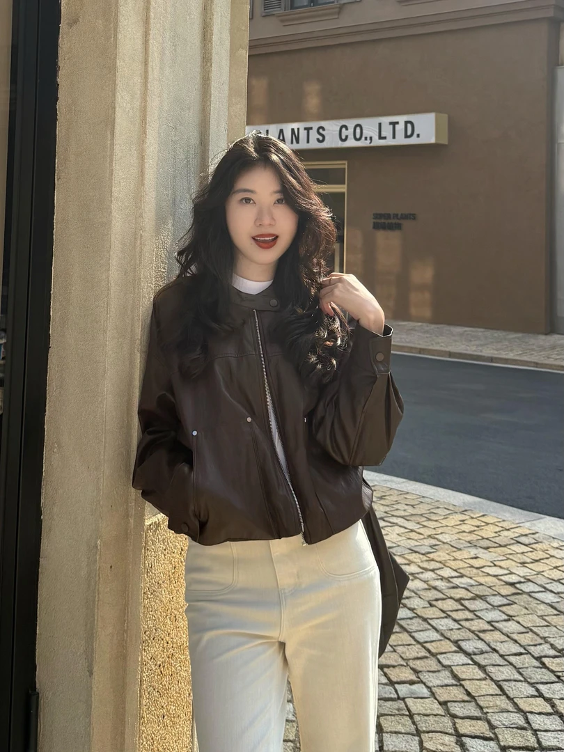 2025秋季新款韩系气质皮衣外套白色短袖t恤高腰直筒牛仔裤套装