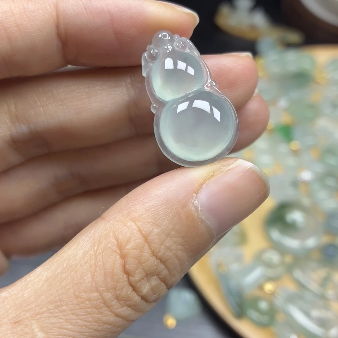 翡翠未镶嵌颈饰葫芦