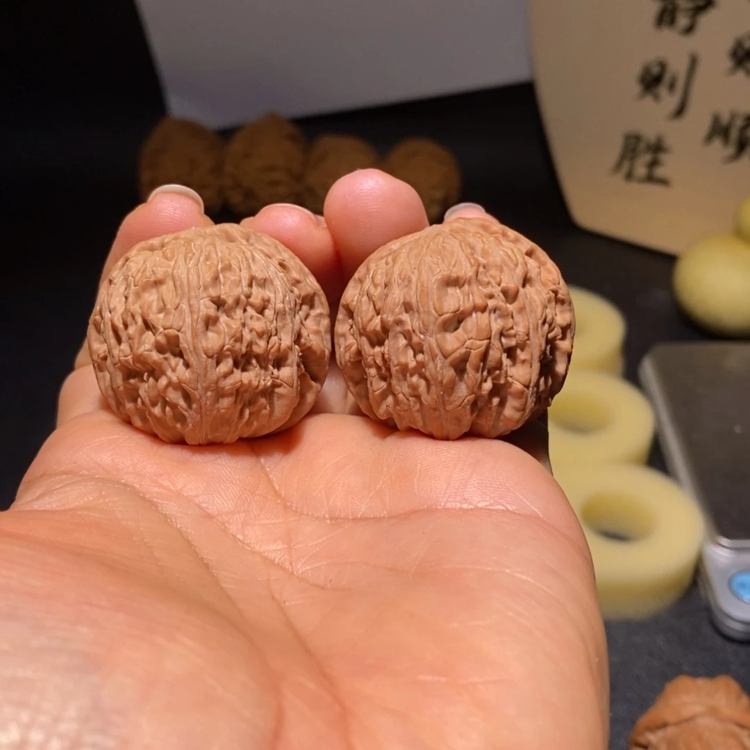 文玩核桃吊坠白狮子36
