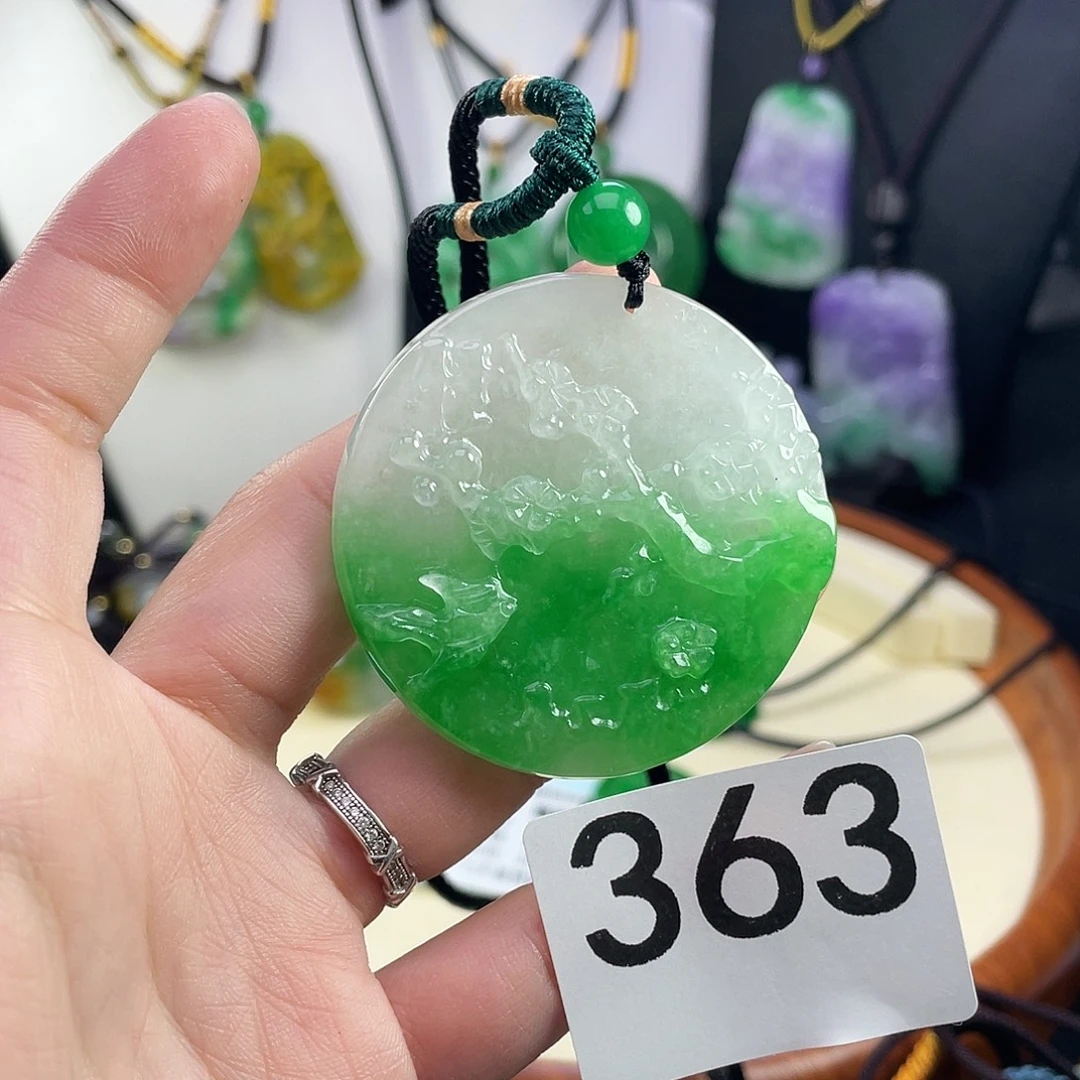 翡翠未镶嵌吊坠(赠链)