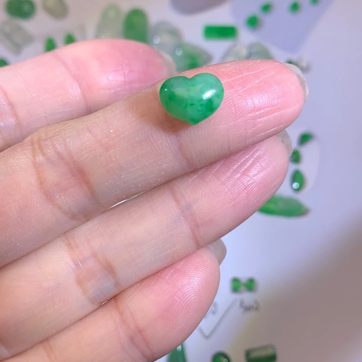 翡翠未镶嵌套链爱心