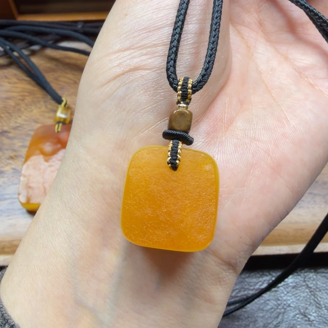 琥珀未镶嵌吊坠(赠链)